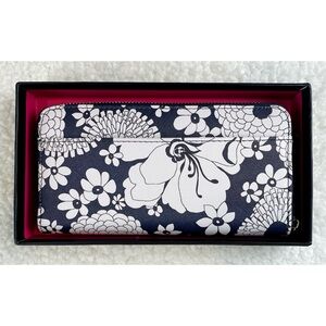 (NIB) TRINA TURK • Navy/White/Pink Floral Print Zippered Long Wallet